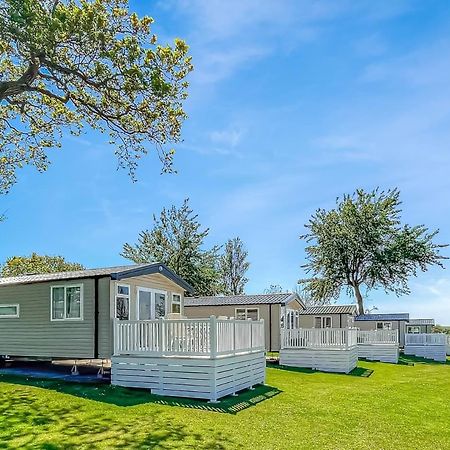 Orchards Holiday Park Newbridge  Eksteriør billede