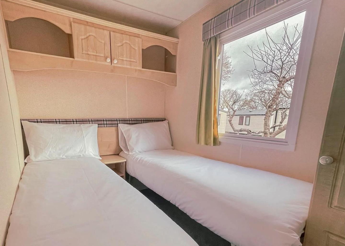 Orchards Holiday Park Newbridge  Værelse billede