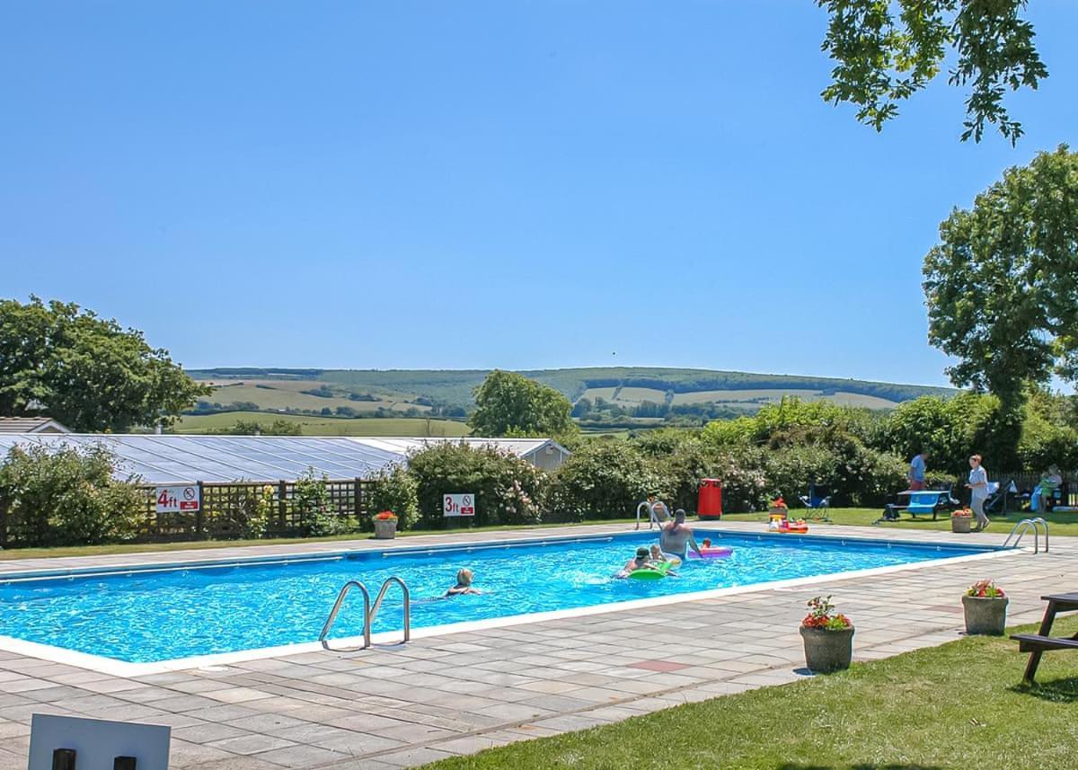 Orchards Holiday Park Newbridge  Eksteriør billede