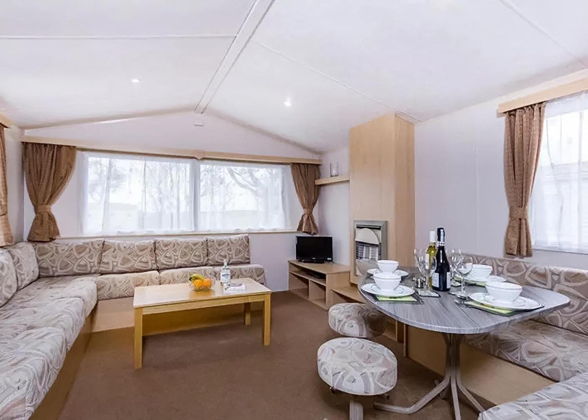 Orchards Holiday Park Newbridge  Værelse billede