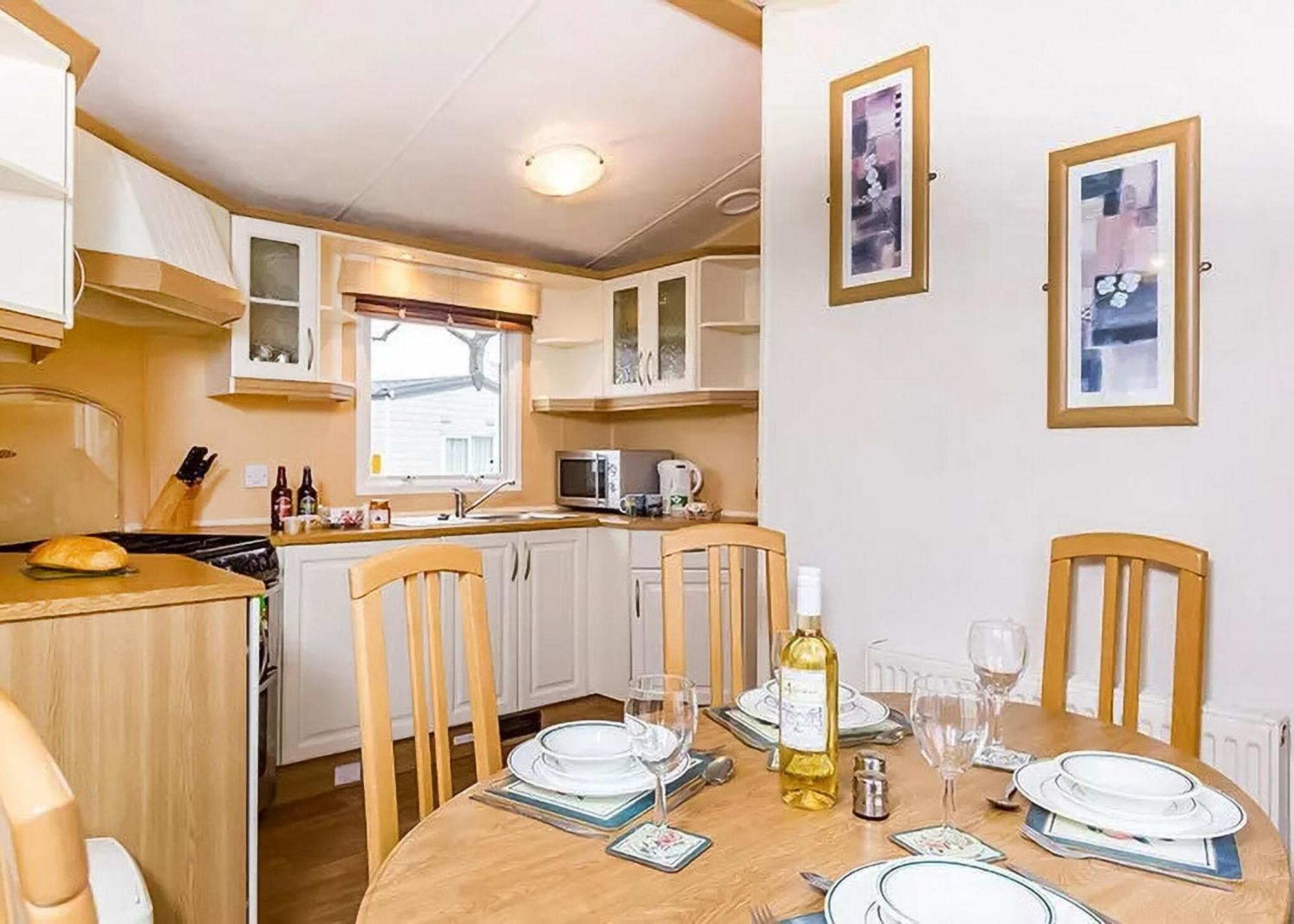 Orchards Holiday Park Newbridge  Eksteriør billede